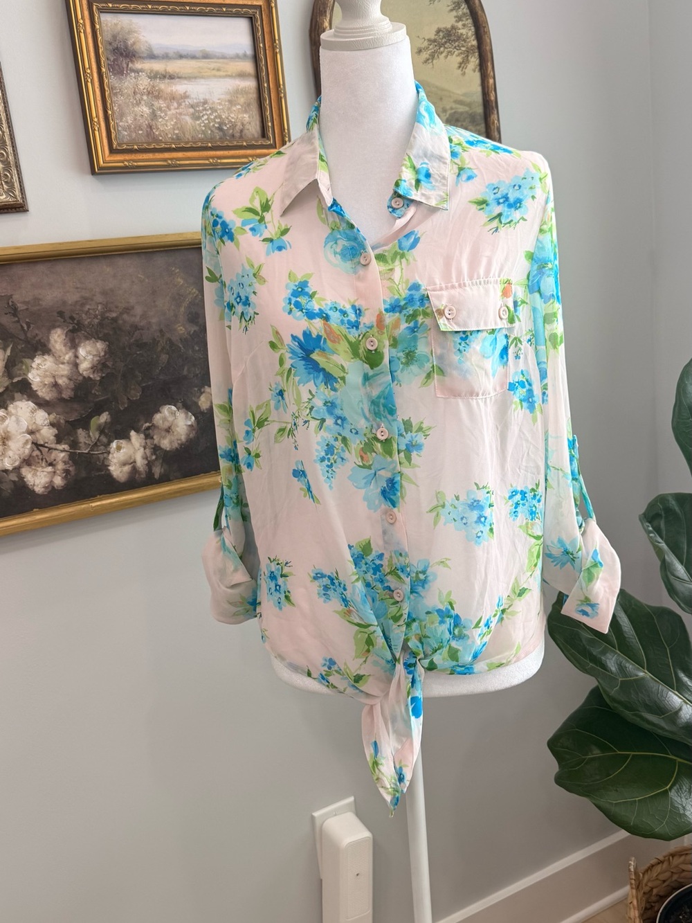 Timing Pink Floral Tie-Front Button-Down Shirt
